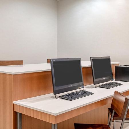 Holiday Inn Express Hotel & Suites Ottawa Airport By Ihg Eksteriør billede