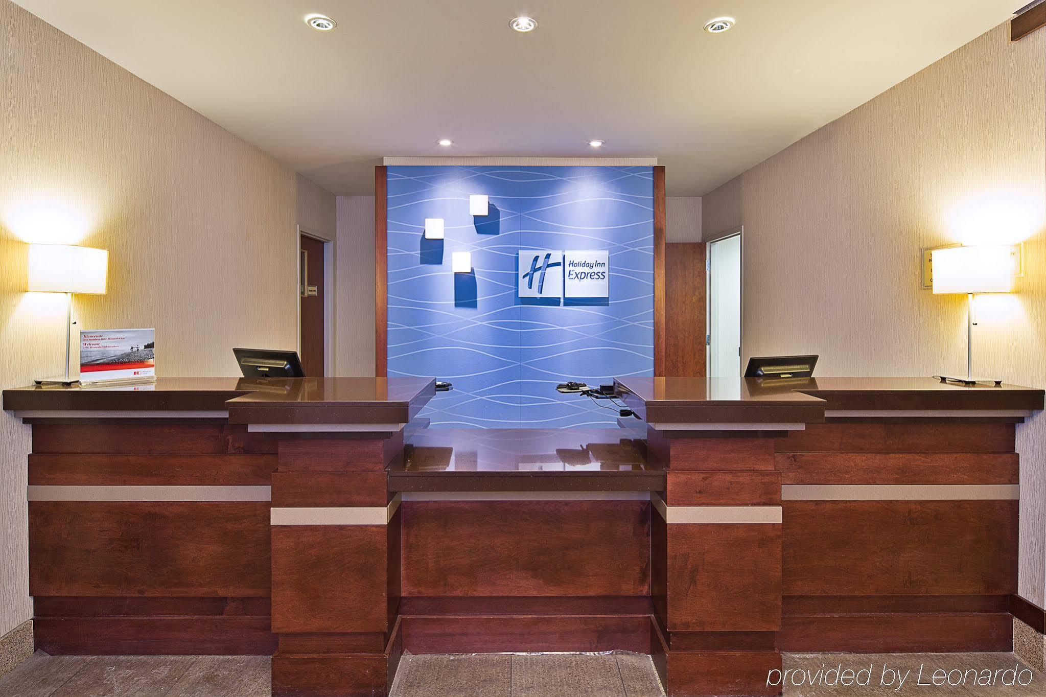 Holiday Inn Express Hotel & Suites Ottawa Airport By Ihg Eksteriør billede