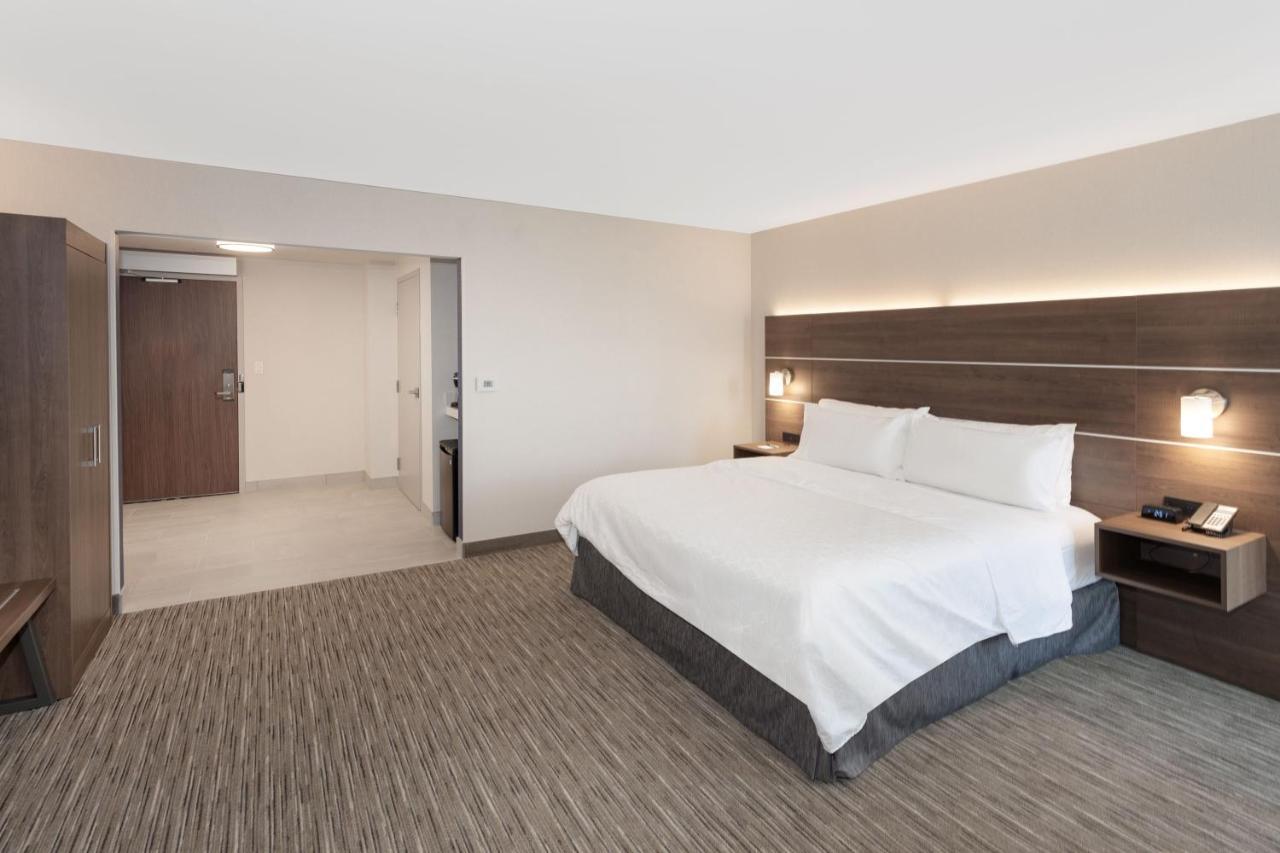 Holiday Inn Express Hotel & Suites Ottawa Airport By Ihg Eksteriør billede