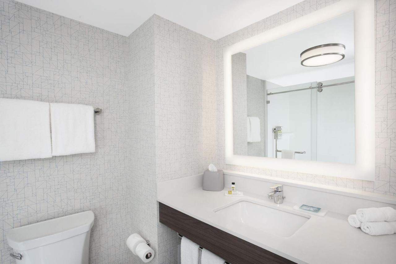 Holiday Inn Express Hotel & Suites Ottawa Airport By Ihg Eksteriør billede