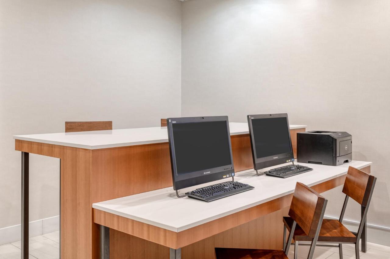 Holiday Inn Express Hotel & Suites Ottawa Airport By Ihg Eksteriør billede