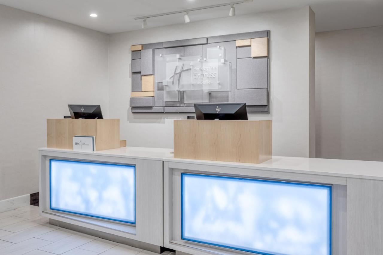 Holiday Inn Express Hotel & Suites Ottawa Airport By Ihg Eksteriør billede