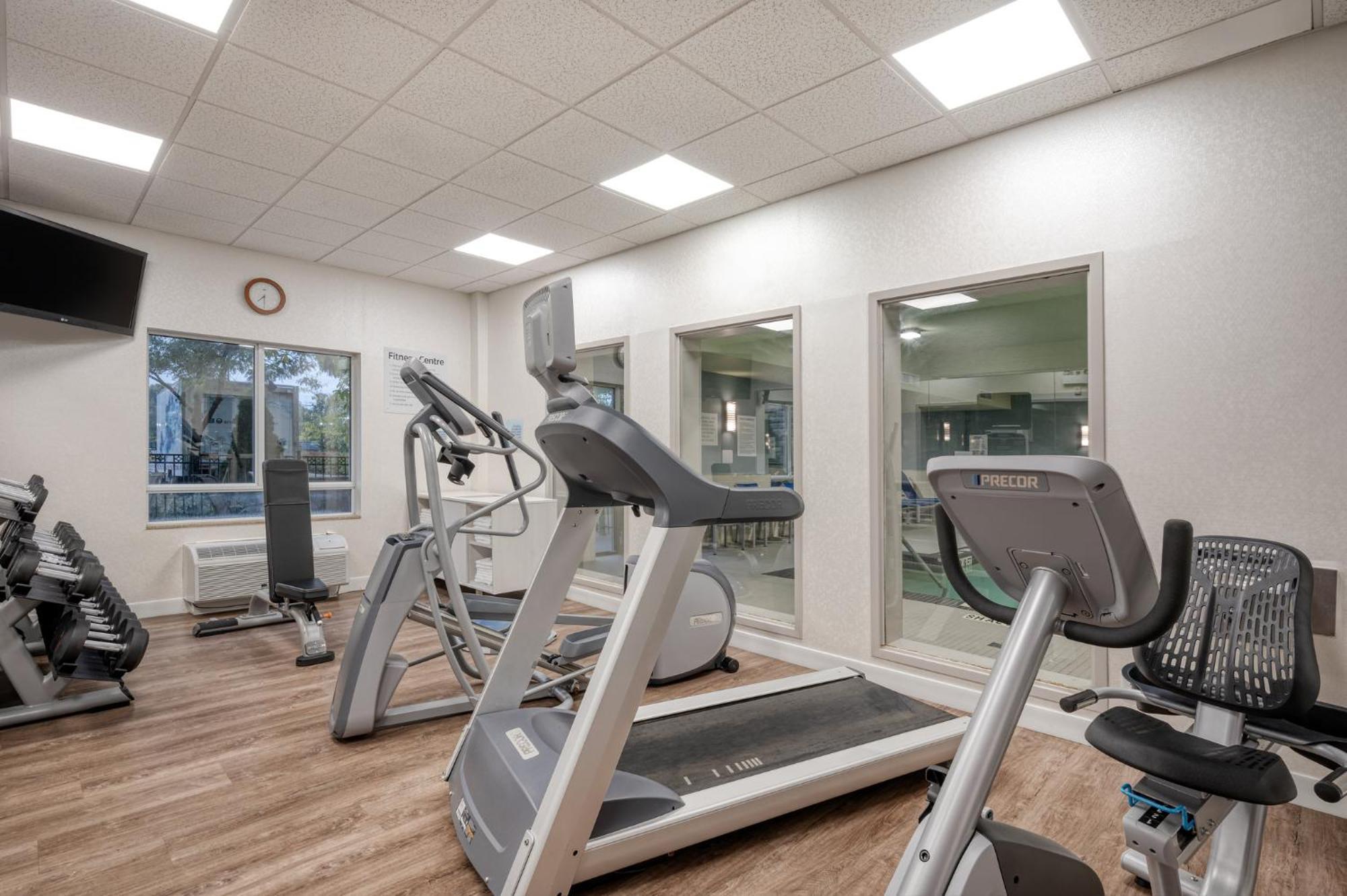Holiday Inn Express Hotel & Suites Ottawa Airport By Ihg Eksteriør billede