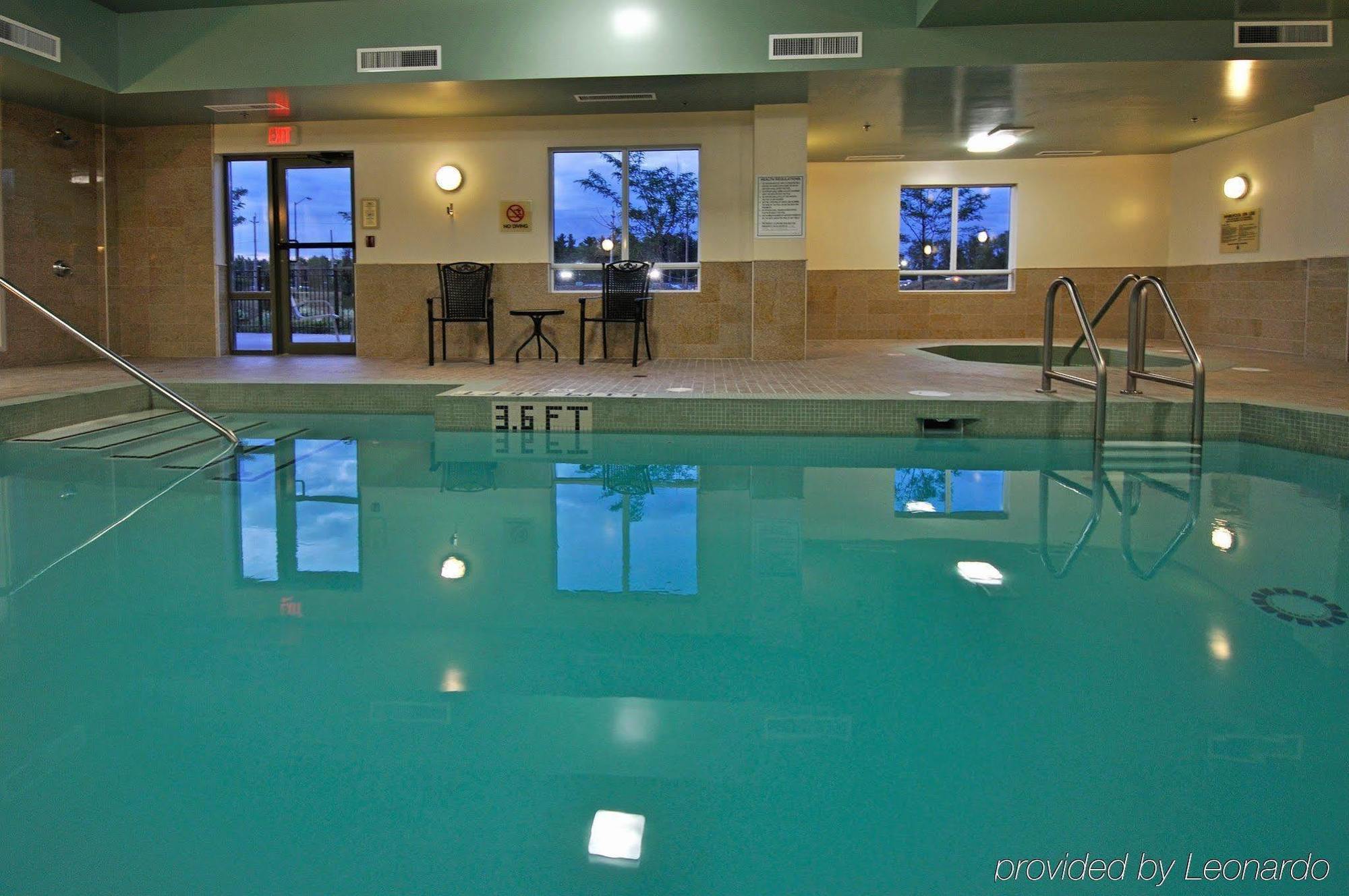 Holiday Inn Express Hotel & Suites Ottawa Airport By Ihg Eksteriør billede